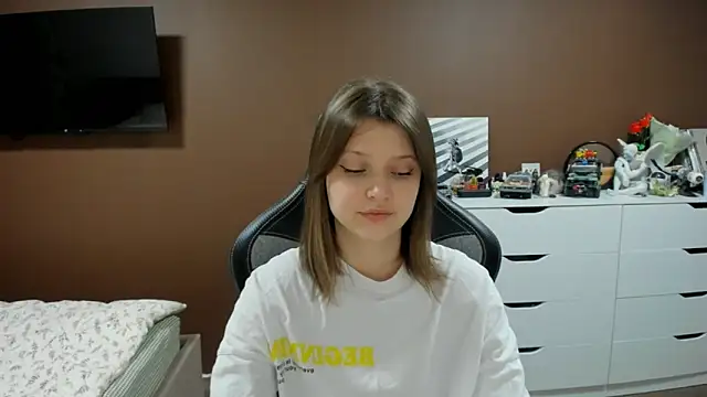 SoniNesti online show from April 18, 2:43 pm