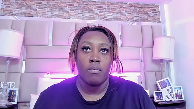 Snapshot of ShaniaBrownn chatting on September 26, 7:40 pm ShaniaBrownn online show from September 26, 7:40 pm