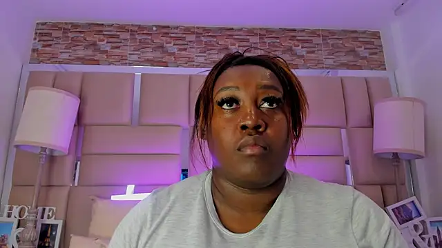 Snapshot of ShaniaBrownn chatting on October 1, 7:42 pm ShaniaBrownn online show from October 1, 7:42 pm