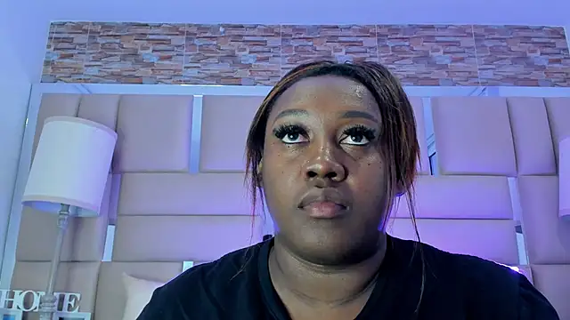 Snapshot of ShaniaBrownn chatting on October 4, 7:34 pm ShaniaBrownn online show from October 4, 7:34 pm