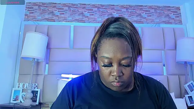 Snapshot of ShaniaBrownn chatting on October 14, 7:47 pm ShaniaBrownn online show from October 14, 7:47 pm