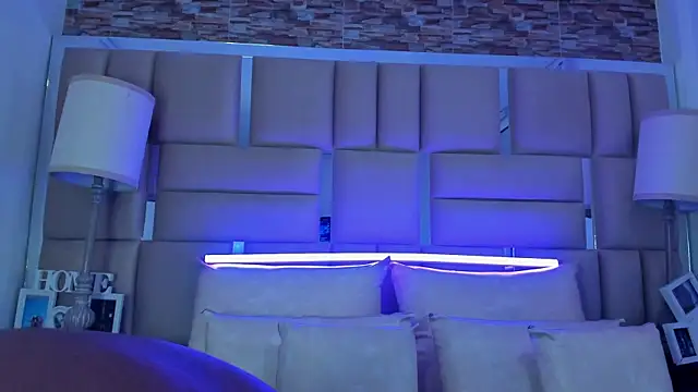 Snapshot of ShaniaBrownn chatting on October 17, 7:49 pm ShaniaBrownn online show from October 17, 7:49 pm