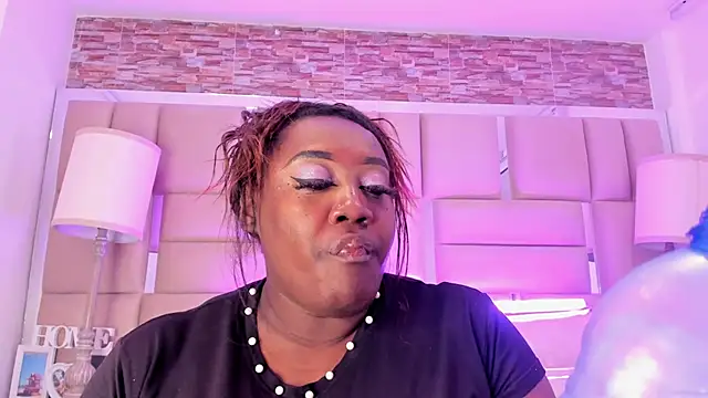 Snapshot of ShaniaBrownn chatting on October 18, 6:19 pm ShaniaBrownn online show from October 18, 6:19 pm
