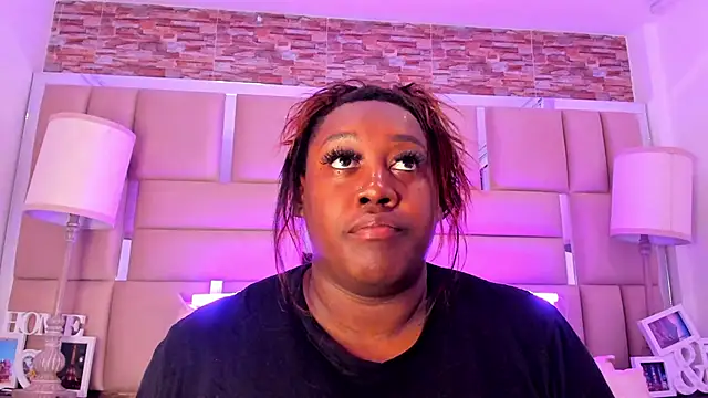 Snapshot of ShaniaBrownn chatting on October 21, 7:47 pm ShaniaBrownn online show from October 21, 7:47 pm