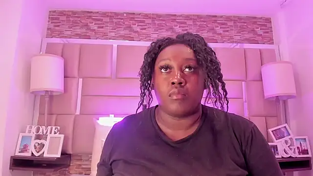 ShaniaBrownn online show from February 21, 7:37 pm