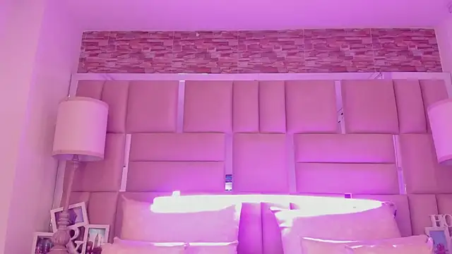 ShaniaBrownn online show from April 14, 7:53 pm