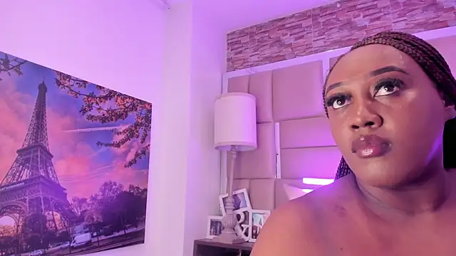 ShaniaBrownn online show from April 17, 7:50 pm