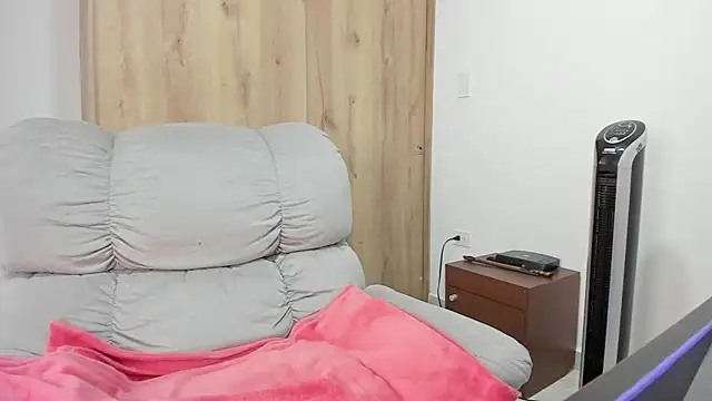 xspecialoomx online show from March 22, 1:14 pm