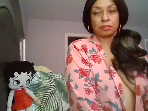 MSweetLindaParks online show from February 15, 3:17 pm