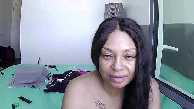 Snapshot of MSweetLindaParks chatting on June 24, 4:17 pm MSweetLindaParks online show from June 24, 4:17 pm