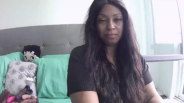 Snapshot of MSweetLindaParks chatting on June 27, 6:35 pm MSweetLindaParks online show from June 27, 6:35 pm