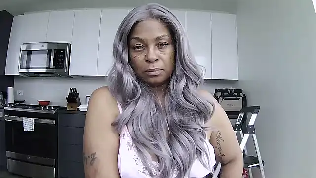 Snapshot of MSweetLindaParks chatting on July 7, 11:25 am MSweetLindaParks online show from July 7, 11:25 am
