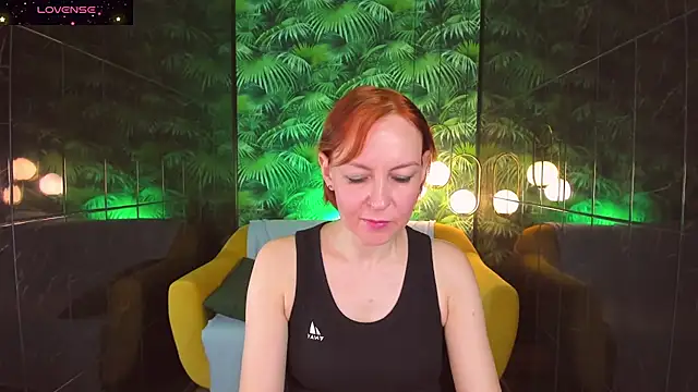 Snapshot of NikaGentle chatting on December 21, 5:47 am NikaGentle online show from December 21, 5:47 am