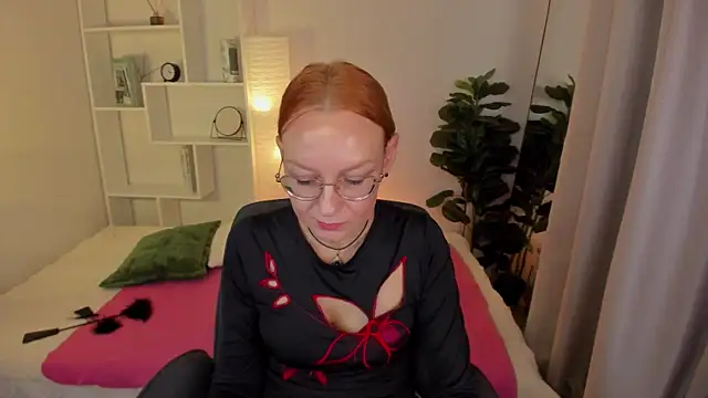 Snapshot of NikaGentle chatting on September 15, 1:33 pm NikaGentle online show from September 15, 1:33 pm