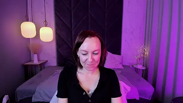 Snapshot of NikaGentle chatting on October 19, 5:41 am NikaGentle online show from October 19, 5:41 am