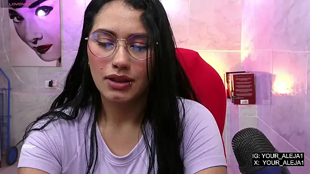 Snapshot of LauraRuiz1 chatting on May 15, 11:12 pm LauraRuiz1 online show from May 15, 11:12 pm