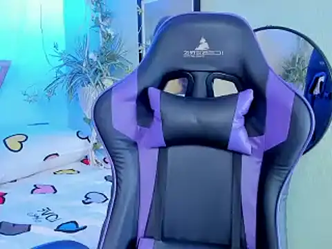 Snapshot of AnaPola chatting on January 19, 6:53 pm AnaPola online show from January 19, 6:53 pm