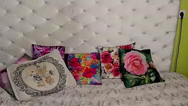 Snapshot of DoraMay chatting on November 7, 7:58 pm DoraMay online show from November 7, 7:58 pm