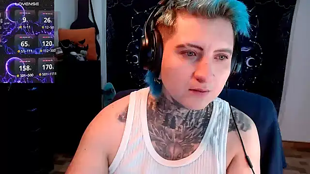 Snapshot of Marieblueeyes chatting on February 18, 3:31 am Marieblueeyes online show from February 18, 3:31 am