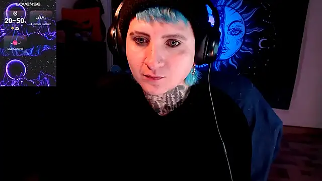 Snapshot of Marieblueeyes chatting on February 19, 11:36 pm Marieblueeyes online show from February 19, 11:36 pm