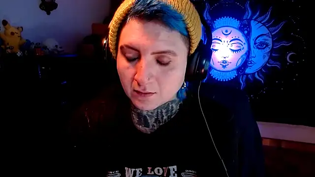 Snapshot of Marieblueeyes chatting on February 21, 1:44 am Marieblueeyes online show from February 21, 1:44 am