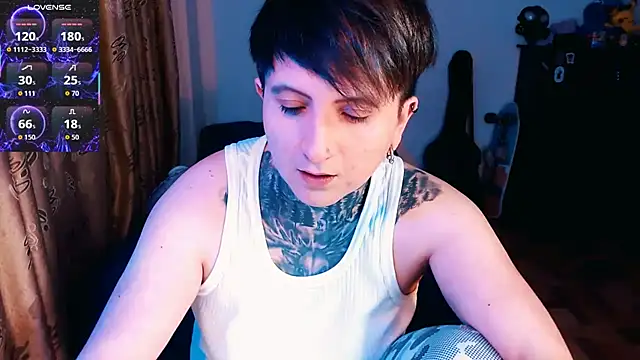 Snapshot of Marieblueeyes chatting on October 23, 4:34 am Marieblueeyes online show from October 23, 4:34 am