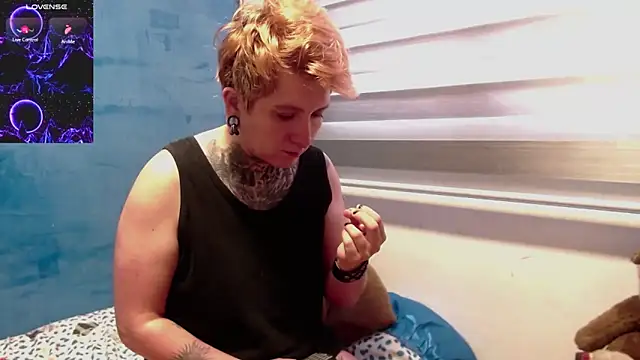 Marieblueeyes online show from December 5, 4:25 pm