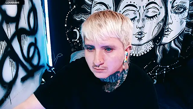 Snapshot of Marieblueeyes chatting on May 28, 2:58 pm Marieblueeyes online show from May 28, 2:58 pm