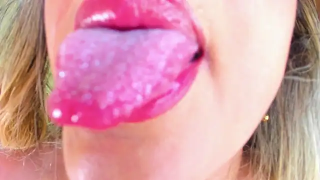 Snapshot of Julia_Haye chatting on January 5, 4:25 am Julia Haye online show from January 5, 4:25 am