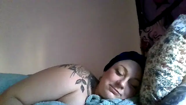 Snapshot of peachyjade chatting on May 21, 2:40 am peachyjade online show from May 21, 2:40 am