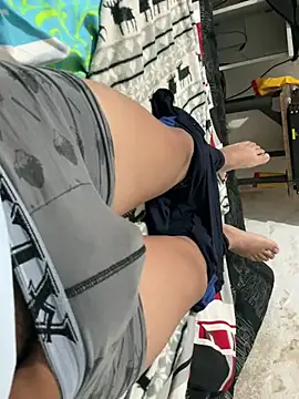 Snapshot of elvis0966 chatting on December 16, 4:02 am elvis0966 online show from December 16, 4:02 am