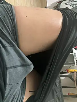 Snapshot of elvis0966 chatting on December 30, 4:42 am elvis0966 online show from December 30, 4:42 am