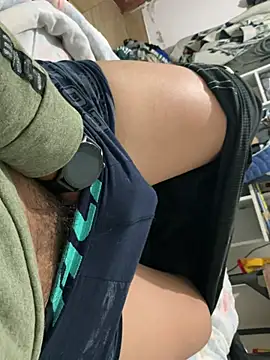 Snapshot of elvis0966 chatting on January 1, 4:50 pm elvis0966 online show from January 1, 4:50 pm