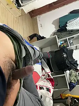 Snapshot of elvis0966 chatting on January 4, 11:38 pm elvis0966 online show from January 4, 11:38 pm