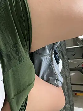 Snapshot of elvis0966 chatting on February 1, 4:46 am elvis0966 online show from February 1, 4:46 am