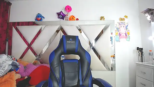 jakson hot online show from February 6, 12:00 am