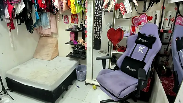 allsson queen online show from February 12, 1:41 am