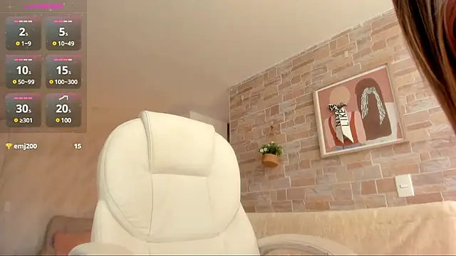 allysoonswwan17 online show from December 15, 6:15 pm