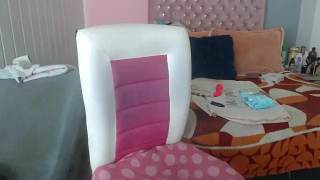 Snapshot of Negrabig chatting on February 18, 6:37 am Negrabig online show from February 18, 6:37 am