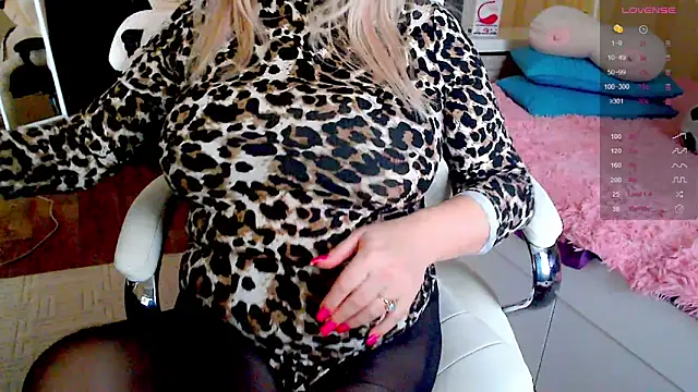 Snapshot of PamHardFuck chatting on February 22, 11:46 am PamHardFuck online show from February 22, 11:46 am