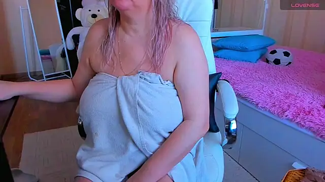 Snapshot of PamHardFuck chatting on March 15, 8:15 am PamHardFuck online show from March 15, 8:15 am