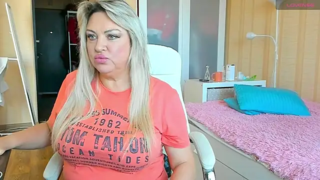 Snapshot of PamHardFuck chatting on September 25, 10:19 am PamHardFuck online show from September 25, 10:19 am