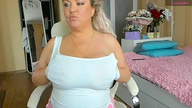 Snapshot of PamHardFuck chatting on November 2, 10:17 am PamHardFuck online show from November 2, 10:17 am