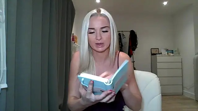 chelseablonde online show from December 19, 10:32 pm