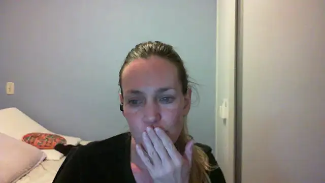 Annylove1 online show from October 19, 12:22 am