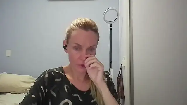 Annylove1 online show from March 30, 12:22 am