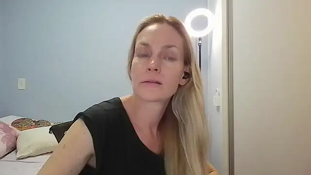 Annylove1 online show from April 20, 12:19 pm