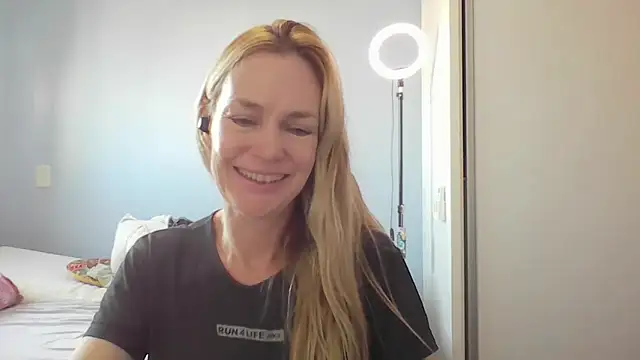 Annylove1 online show from April 22, 12:18 pm