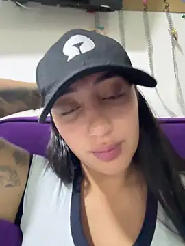 Hannahoff online show from March 3, 11:03 pm