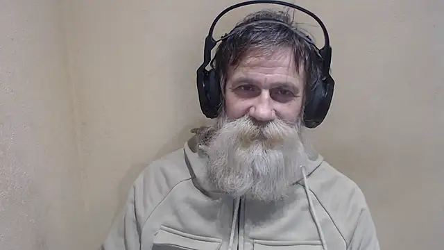 Snapshot of AlexNudo chatting on December 25, 8:40 am AlexNudo online show from December 25, 8:40 am